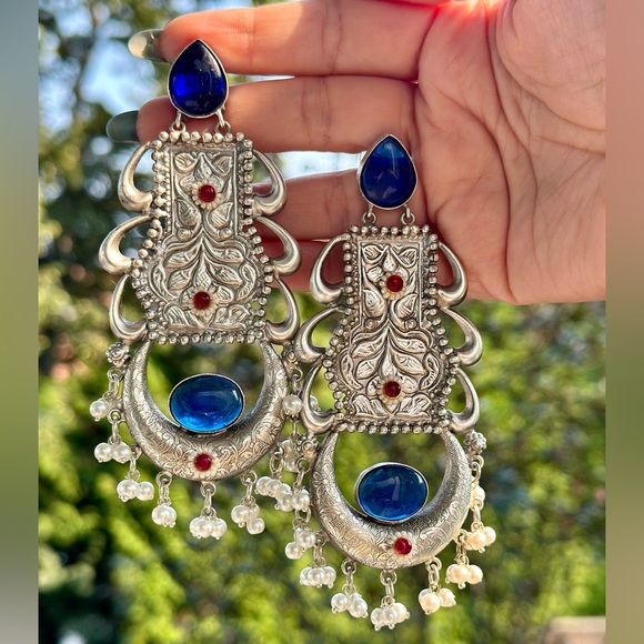 Silver look a like Long Earring - Picture 1 of 1